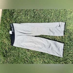 adult small grey and black nike pro leggings. never worn. good condition